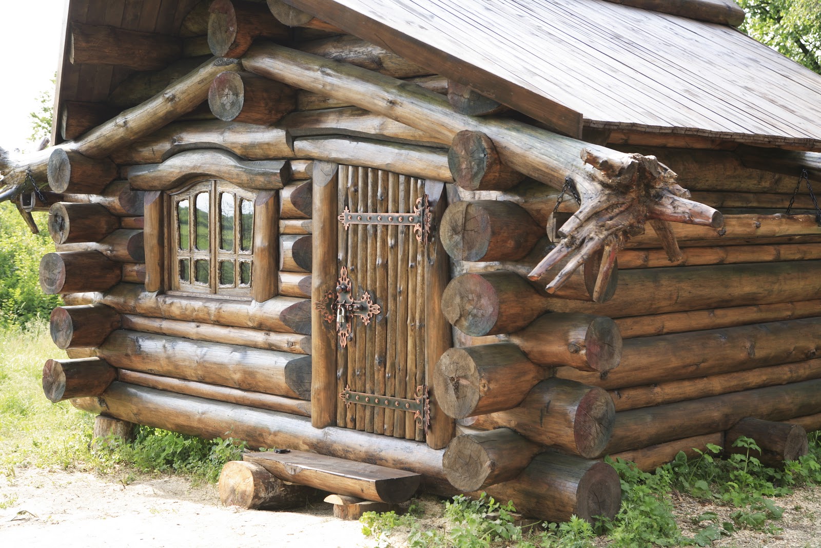                                                  Kuća od brvana u Krimu