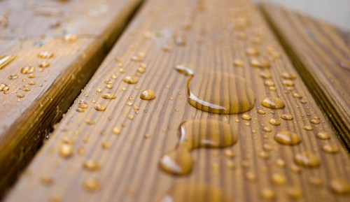 Как обеспечить защиту деревянной облицовки от влаги