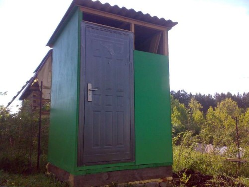tualet_na_dache_1-700x525