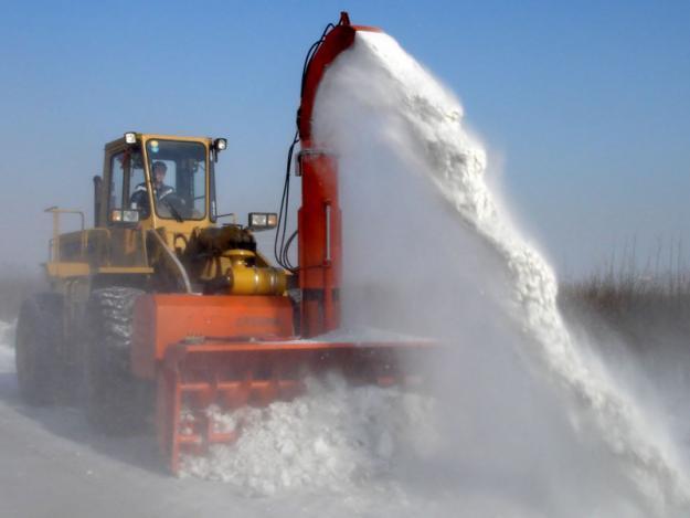 трактор за почистване на сняг