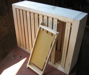 Frames for bees: design, sizes, manufacture