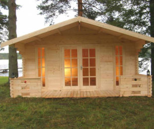 Дървени къщи - универсално решение за градински участък