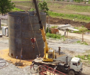 Instalação de tanques para produtos petrolíferos
