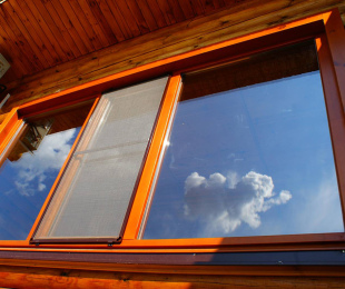 Instruções para instalar janelas de madeira