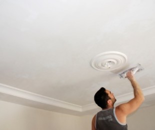 How to wash the ceiling from whitewash