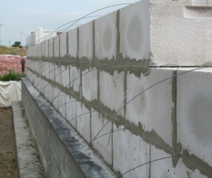Colocación de paredes de bloques - Técnica de mampostería.