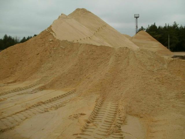 Песок для фундамента: особенности выбора и использования